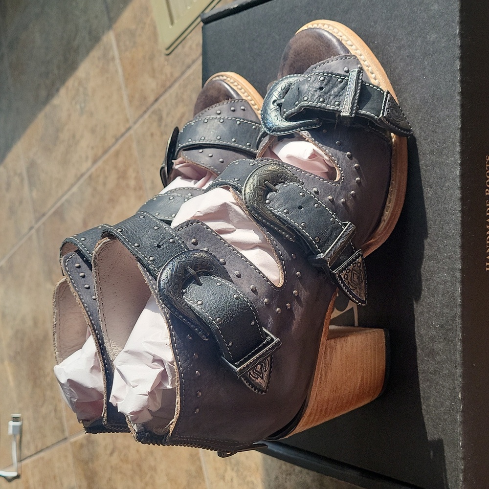 NIB! Freebird Violet Size 9